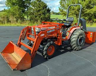 Kubota B2400 4WD Tractor w/ Loader & Snowblower – Low Hours