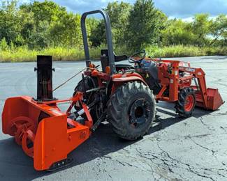 Kubota B2400 4WD Tractor w/ Loader & Snowblower – Low Hours