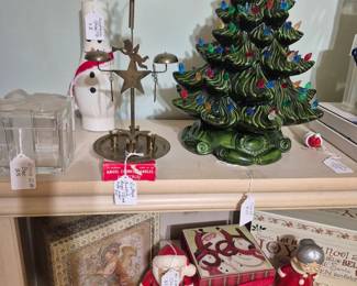 Atlantic Mold tree, shelf, and Christmas Decorations