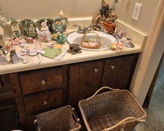 Ornaments, Easter decorations and baskets