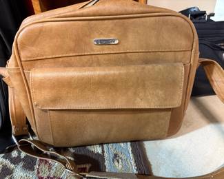 Vintage 1970s Samsonite "Cordoba" faux-leather carry-on shoulder bag