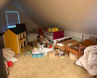 VINTAGE DOLL HOUSE WITH FURNITURE & ACCESSORIES