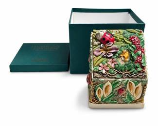 Harmony Kingdom Picturesque Byron's Hideaway Box with Byron's Bower Tile Lid