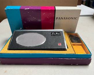 National Panasonic T-81L FM-AM 8-Transistor Portable Radio with Original Box