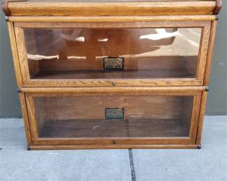 Globe-Wernicke Oak Two-Section Barrister Bookcase, Size D-10¼ Grade 198