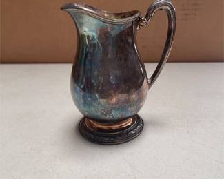 Oneida Community Tudor Plate Queen Bess Silverplate Pitcher
