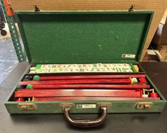 Mahjong Set in Green Alligator-Texture Case with Red Marbled Racks and Chips