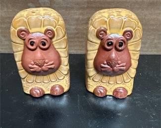 New Trends Inc. Lion Salt and Pepper Shakers, Textured Mustard Glaze