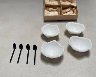 Rainbow Artware 5541 Milk Glass Grape Leaf Salt Dip Set in Original Box
