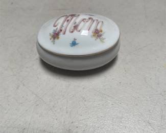 Designer's Collection A Mother's Remembrance Mom Porcelain Trinket Box