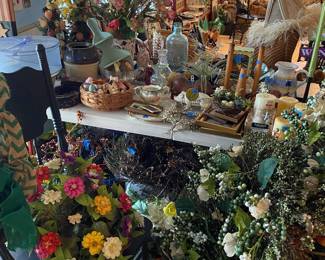 Lots of wreaths & florals 