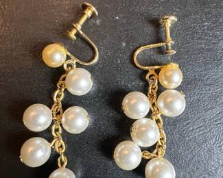 Vintage Faux Pearl Cluster Screw-Back Earrings