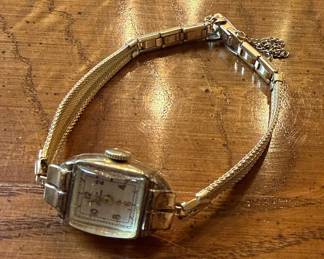Elgin De Luxe Women's Wristwatch