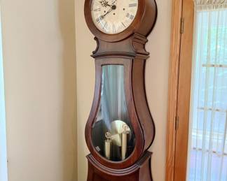 HOWARD MILLER CLOCK
