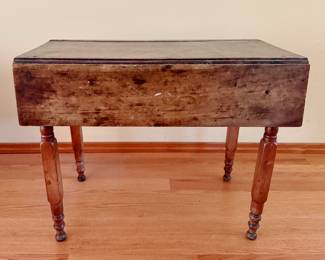 ANTIQUE DROP LEAF TABLE