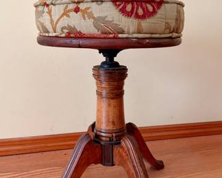PIANO BENCH
