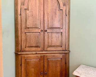ASSORTMENT OF VINTAGE FURNITURE 