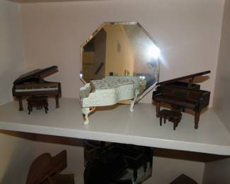 Estate Sale Loaded House Judaica, Trains, LLadro, +++, photo 5 of 40