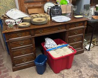 PRETTY THOMASVILLE DESK