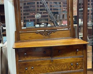 ANTIQUE DRESSER
