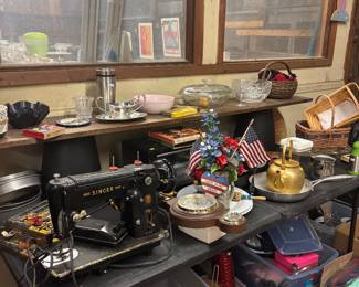 VINTAGE SINGER SEWING MACHINE