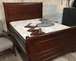 QUEEN SLEIGH BED WITH MATTRESS