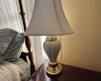 Ribbed ceramic table lamp