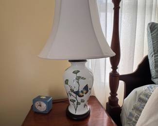 Ginger Urn Butterfly motif lamp