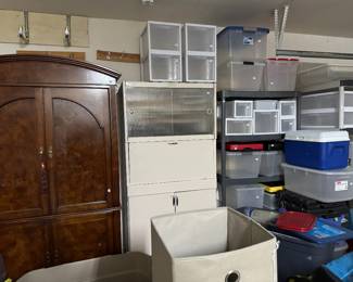 Lots of strage containers,