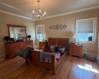 Smithville Queen Furniture Set