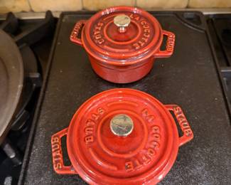 Staub mini pots