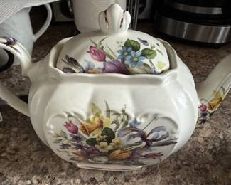 Tea pot