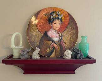Decorative plate elephants and green glass
