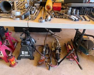 Socket Table And Lifting Equipment