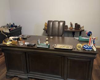 Haverty’s Executive Desk