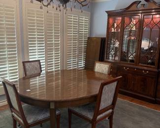 Dining Table with 6 Chairs & 3 Large Leaves 