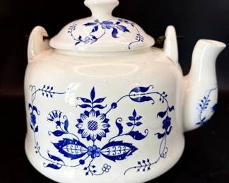 Pretty Chadwick Blue Teapot
