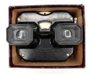 Sawyer’s Viewmaster w/ Nice Selection of Reels
