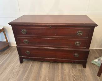 Lane cedar chest/blanket chest 