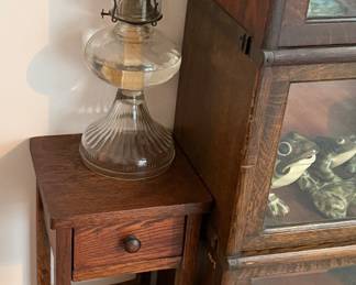 Oil lamp and side table 