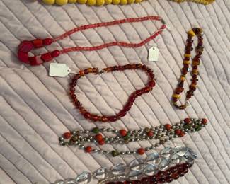 Bakelite jewelry necklaces 