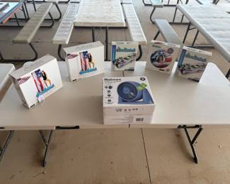 Inflatable pool toys and table