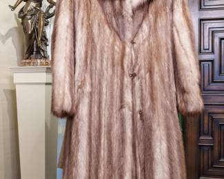 LOT 71 – Vintage c. 1981 Emilio Gucci Full-Length Stone Marten Fur Coat. A luminous full-length Stone Marten fur coat with matching headband, and accentuated collar by furrier, Emilio Gucci; dated c. 1981. Front, back, label and lining details are photographed. Approx. Size M or an ~8 to 8/10; Approx. Measurements: Waist: 30”, Bust: 36, Hips: 36.