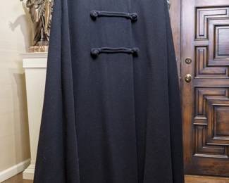 LOT 69 – Vintage Full-Length Black Wool Cape with Black Fox Hood. A full-length black wool cape with a black fox-trimmed hood and toggle-style fastenings. Approx. Size M or an ~8 to 8/10; Approx. Measurements: Waist: 30”, Bust: 36, Hips: 36.