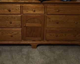 Beautiful Amish Oak Queen Size Bedroom Set