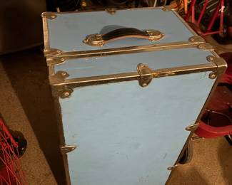 Trunk foot locker 