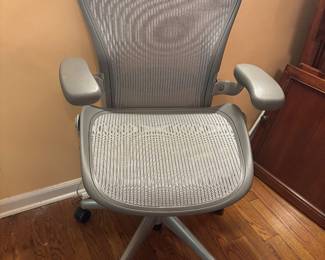 Herman MIller Aeron chair, like new
