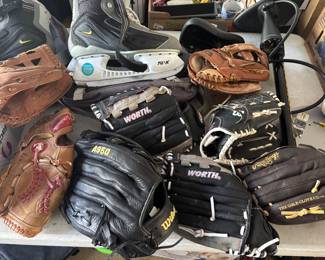 Baseball gloves 