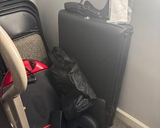 Massage table like new 