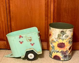 VINTAGE TOY HORSE TRAILER